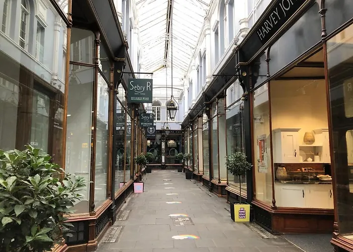 House For Families Or Groups Near Cardiff City Centre